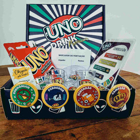 O UNO Drink é o jogo que vai transformar sua festa! Com cartas oficiais, copos de vidro e regras ousadas, a diversão está garantida. Entrega com frete grátis. Vem viver esse rolê!