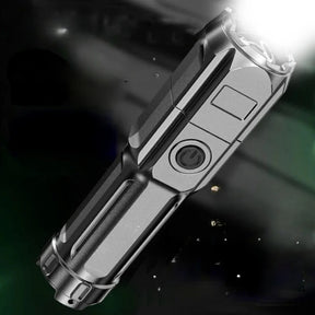Lanterna Tática Recarregável USB com LED e Zoom Direcional - Resistente à Água - Mandatory
