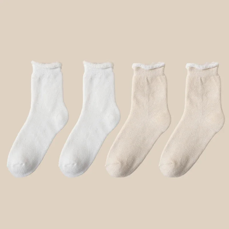 2 Pares de Meias Térmicas Feminina em Lã de Cashmere Natural e Macias As Meias Casuais em tecido de lã cashmere são perfeitas para quem busca conforto e estilo em dias frios.  Mandatory.com.br