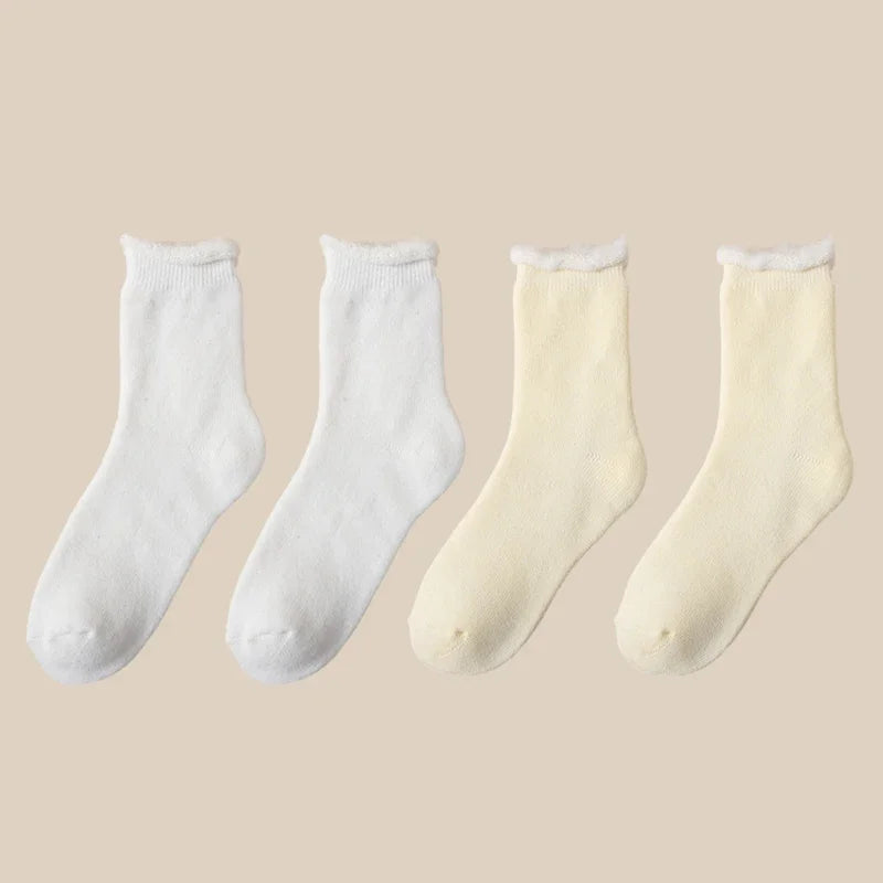 2 Pares de Meias Térmicas Feminina em Lã de Cashmere Natural e Macias As Meias Casuais em tecido de lã cashmere são perfeitas para quem busca conforto e estilo em dias frios.  Mandatory.com.br