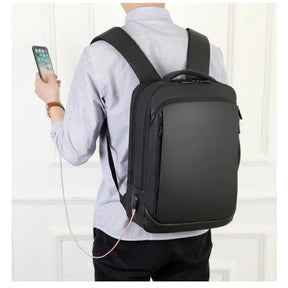Mochila Estruturada Impermeável com Carregamento USB - Mandatory