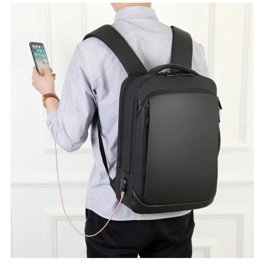 Mochila Estruturada Impermeável com Carregamento USB - Mandatory