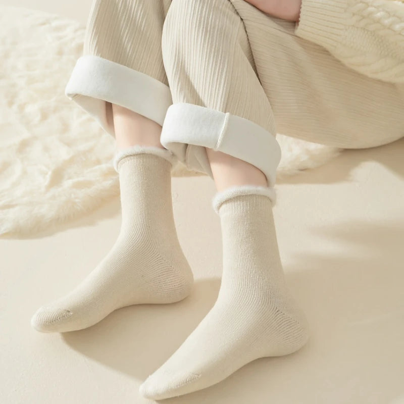 2 Pares de Meias Térmicas Feminina em Lã de Cashmere Natural e Macias As Meias Casuais em tecido de lã cashmere são perfeitas para quem busca conforto e estilo em dias frios.  Mandatory.com.br