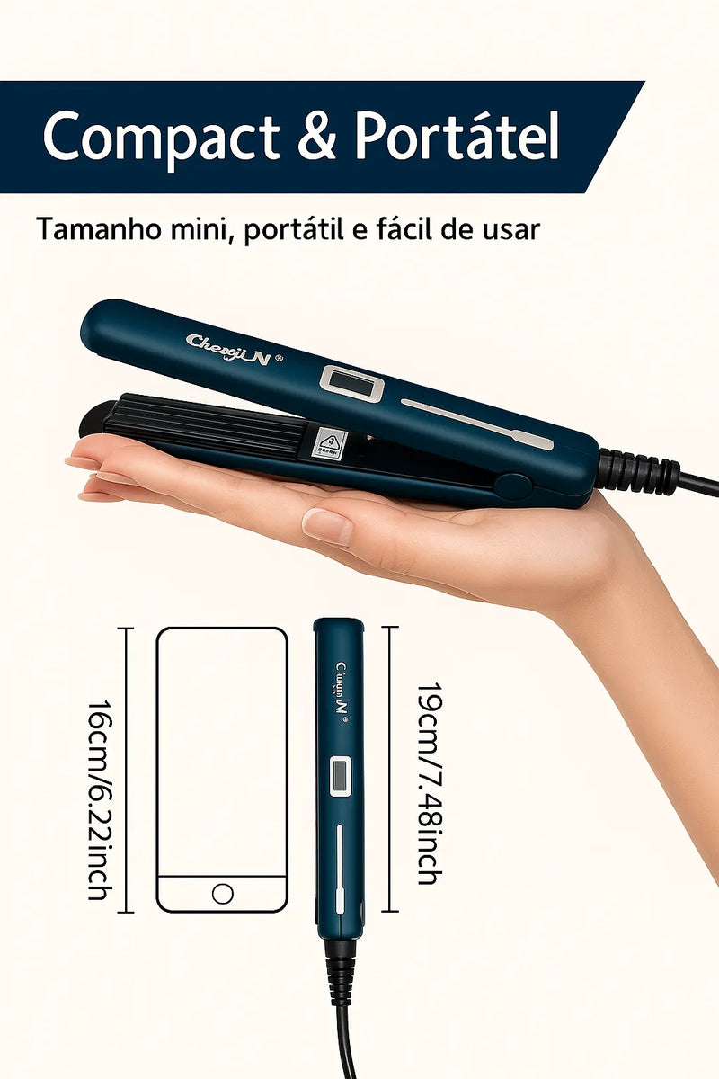 Leve praticidade e estilo na sua mala! A Mini Prancha para Viagem aquece em 30s, reduz o frizz e cuida dos fios com tecnologia cerâmica. Compacta, versátil e ideal para qualquer tipo de cabelo.